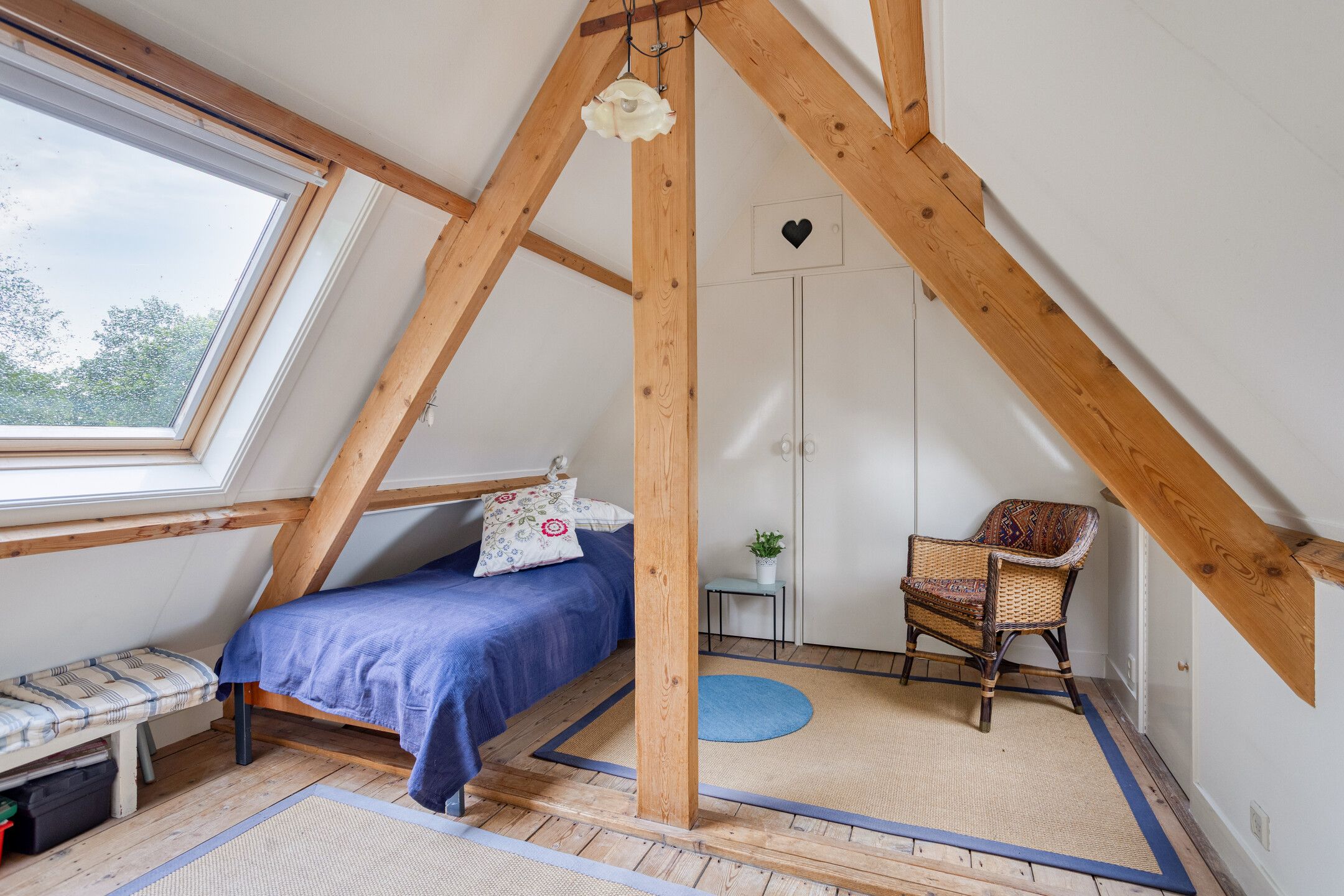 Characterful pre-war corner house near Plantagepark with scenic views and modern comforts — 24