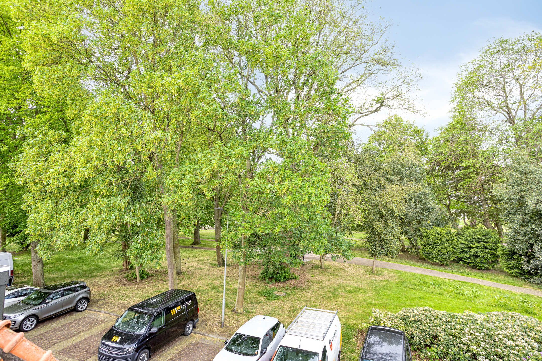 Characterful pre-war corner house near Plantagepark with scenic views and modern comforts — 27