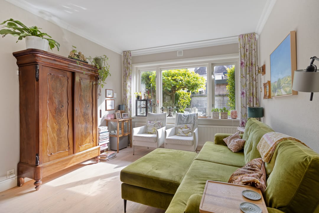 Characterful pre-war corner house near Plantagepark with scenic views and modern comforts — 8