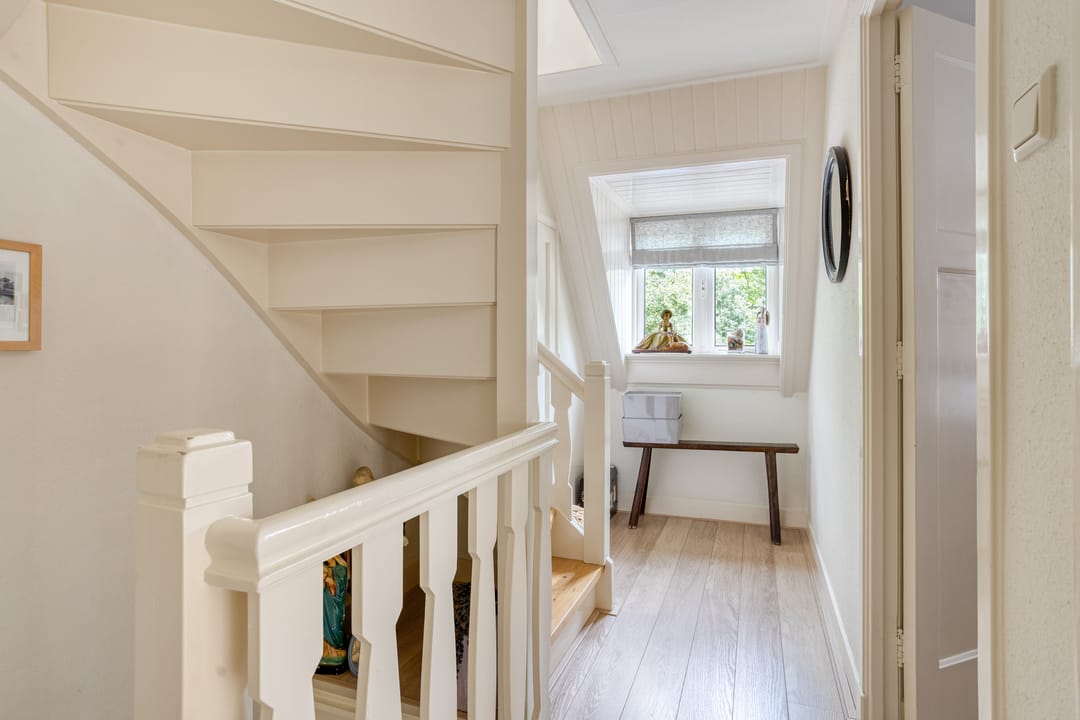 Characterful pre-war corner house near Plantagepark with scenic views and modern comforts — 17