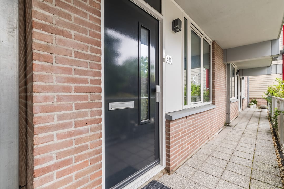 Modern Apartment on Utrecht's Iconic Maliebaan with Balcony View — 8