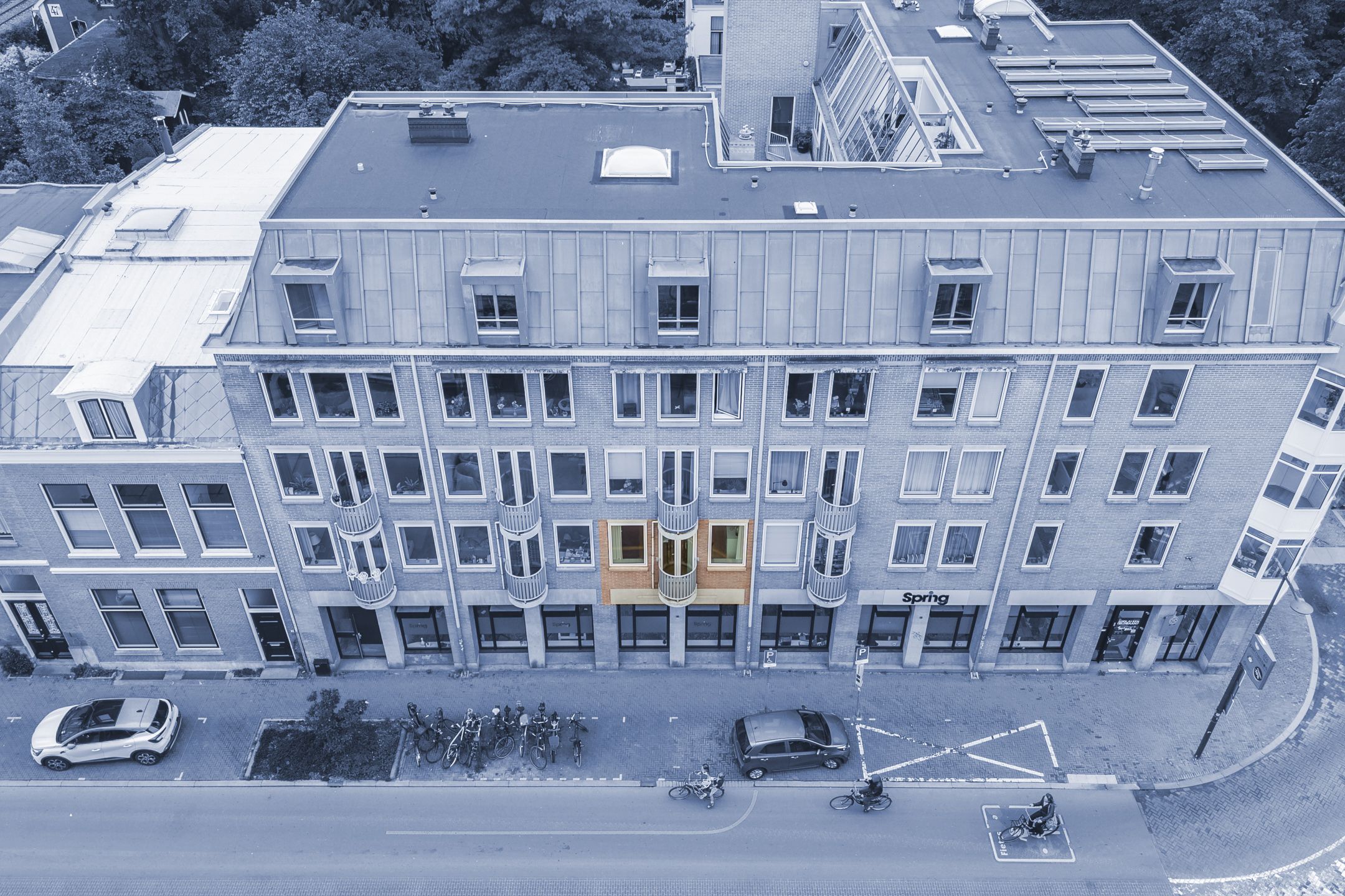 Modern Apartment on Utrecht's Iconic Maliebaan with Balcony View — 45