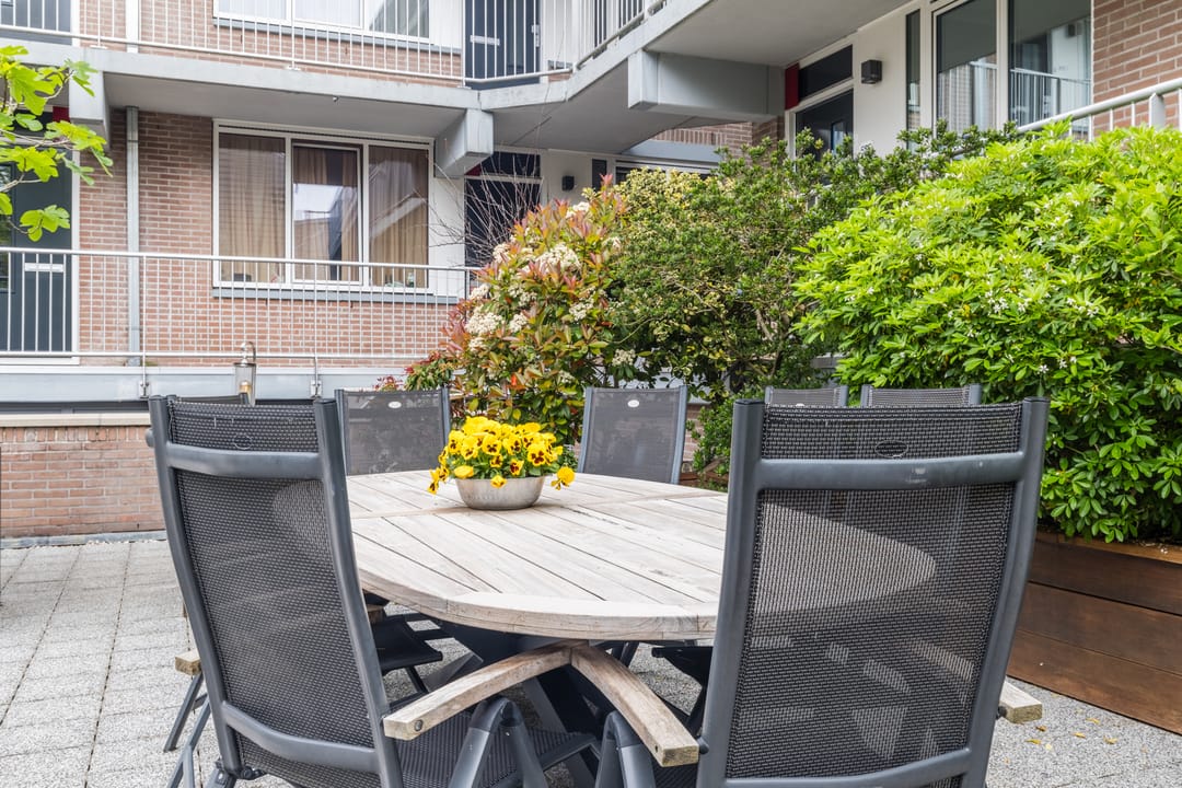 Modern Apartment on Utrecht's Iconic Maliebaan with Balcony View — 37