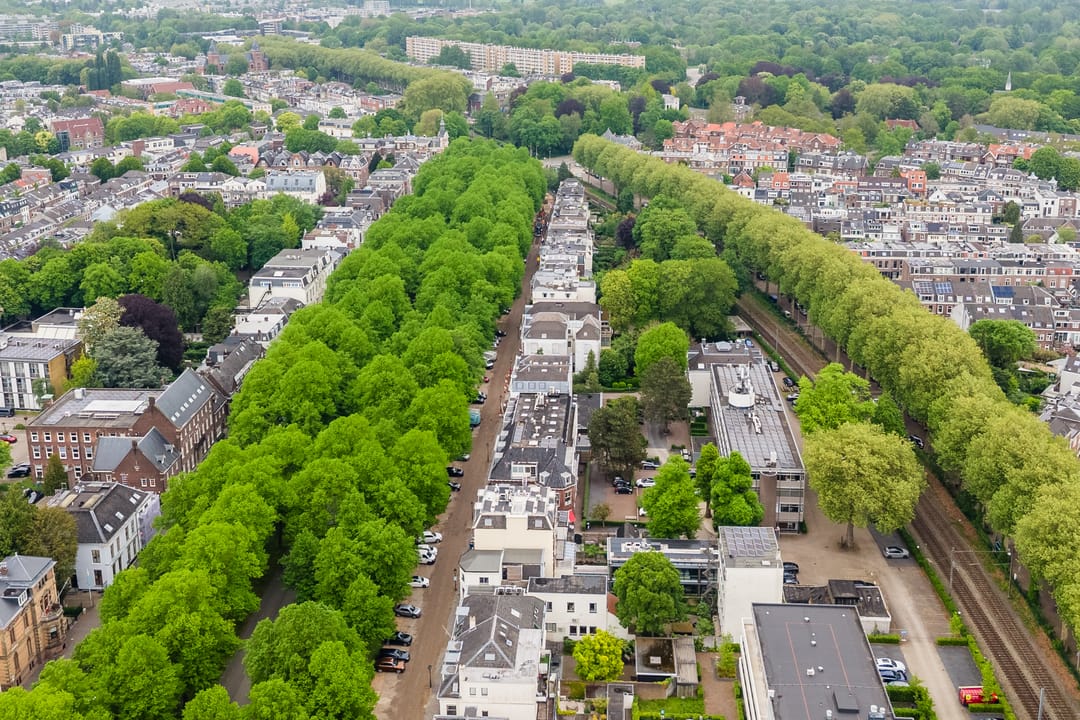 Modern Apartment on Utrecht's Iconic Maliebaan with Balcony View — 62