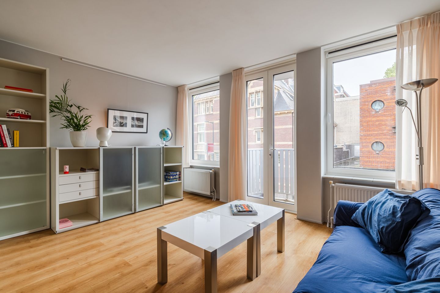 Modern Apartment on Utrecht's Iconic Maliebaan with Balcony View — 14
