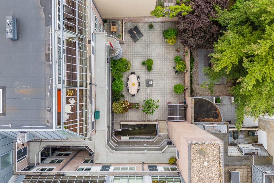 Modern Apartment on Utrecht's Iconic Maliebaan with Balcony View — 43