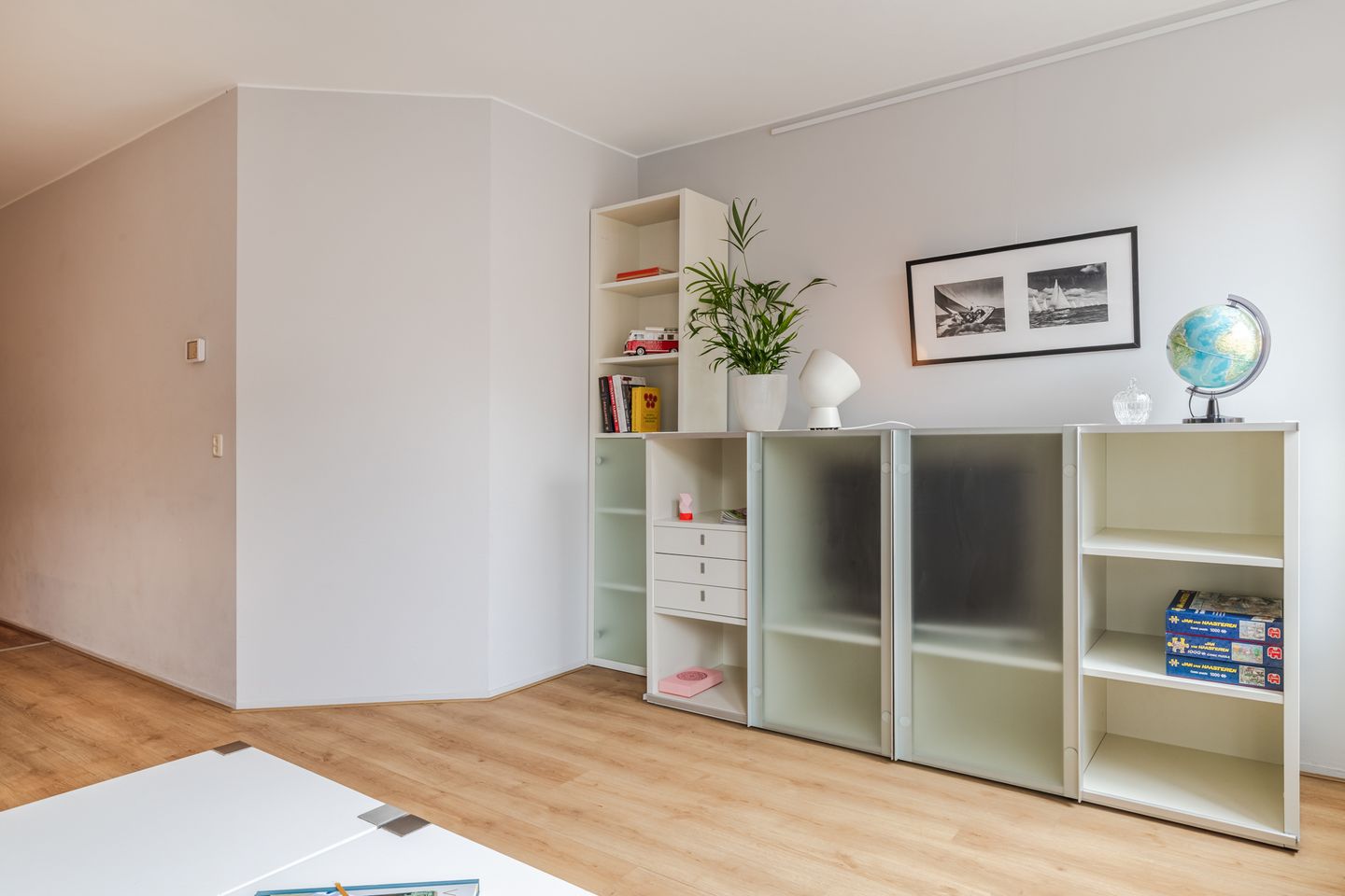 Modern Apartment on Utrecht's Iconic Maliebaan with Balcony View — 19