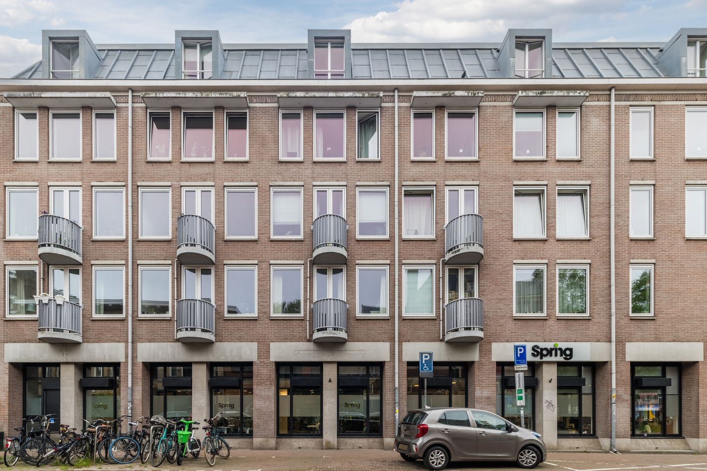 Modern Apartment on Utrecht's Iconic Maliebaan with Balcony View — 50