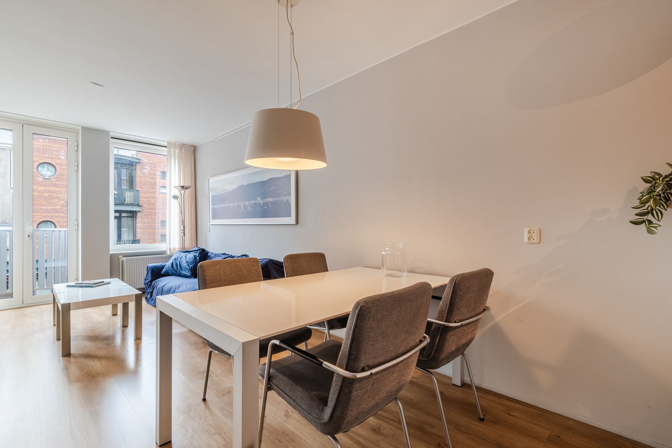 Modern Apartment on Utrecht's Iconic Maliebaan with Balcony View — 12