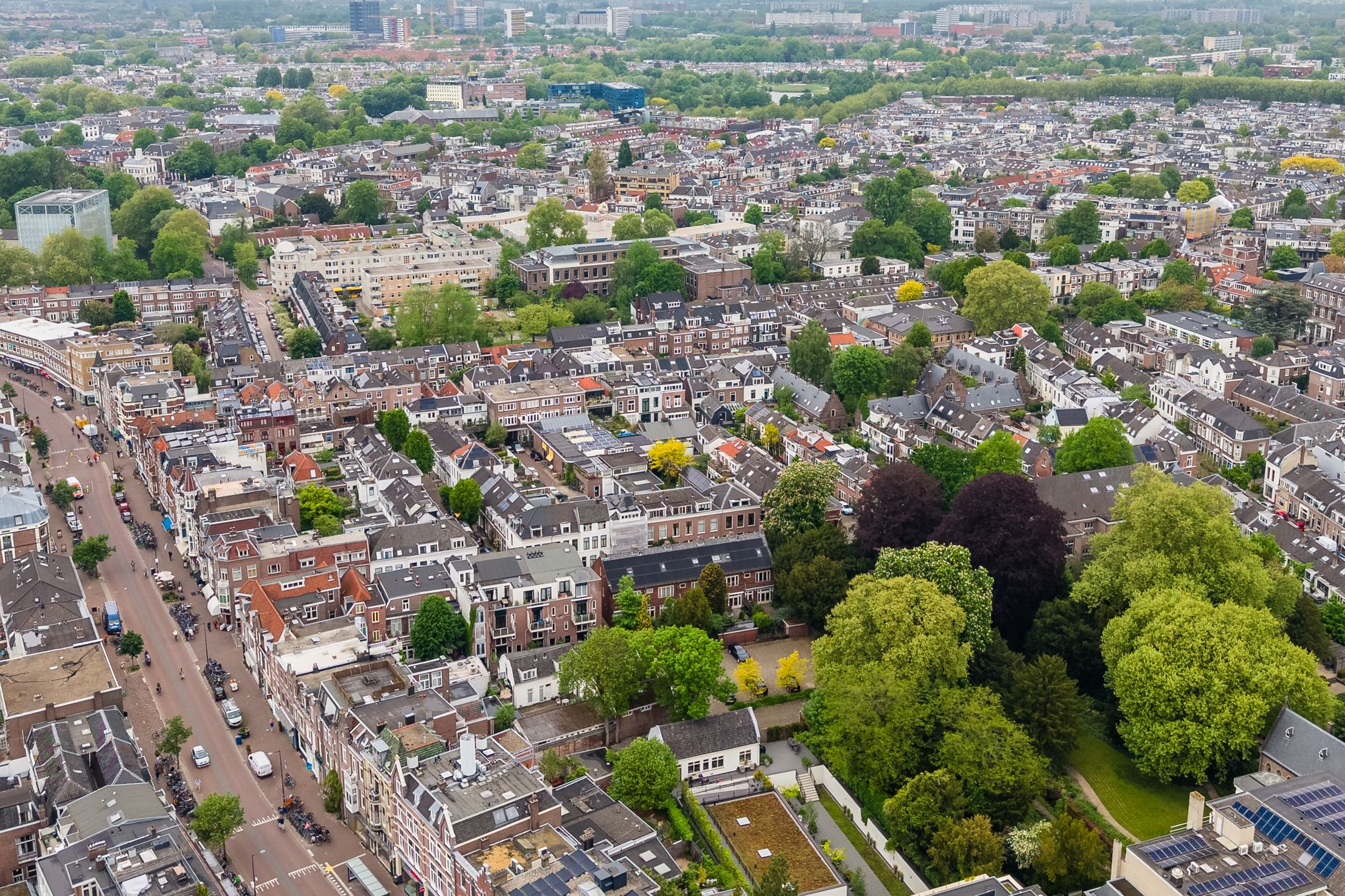 Modern Apartment on Utrecht's Iconic Maliebaan with Balcony View — 63