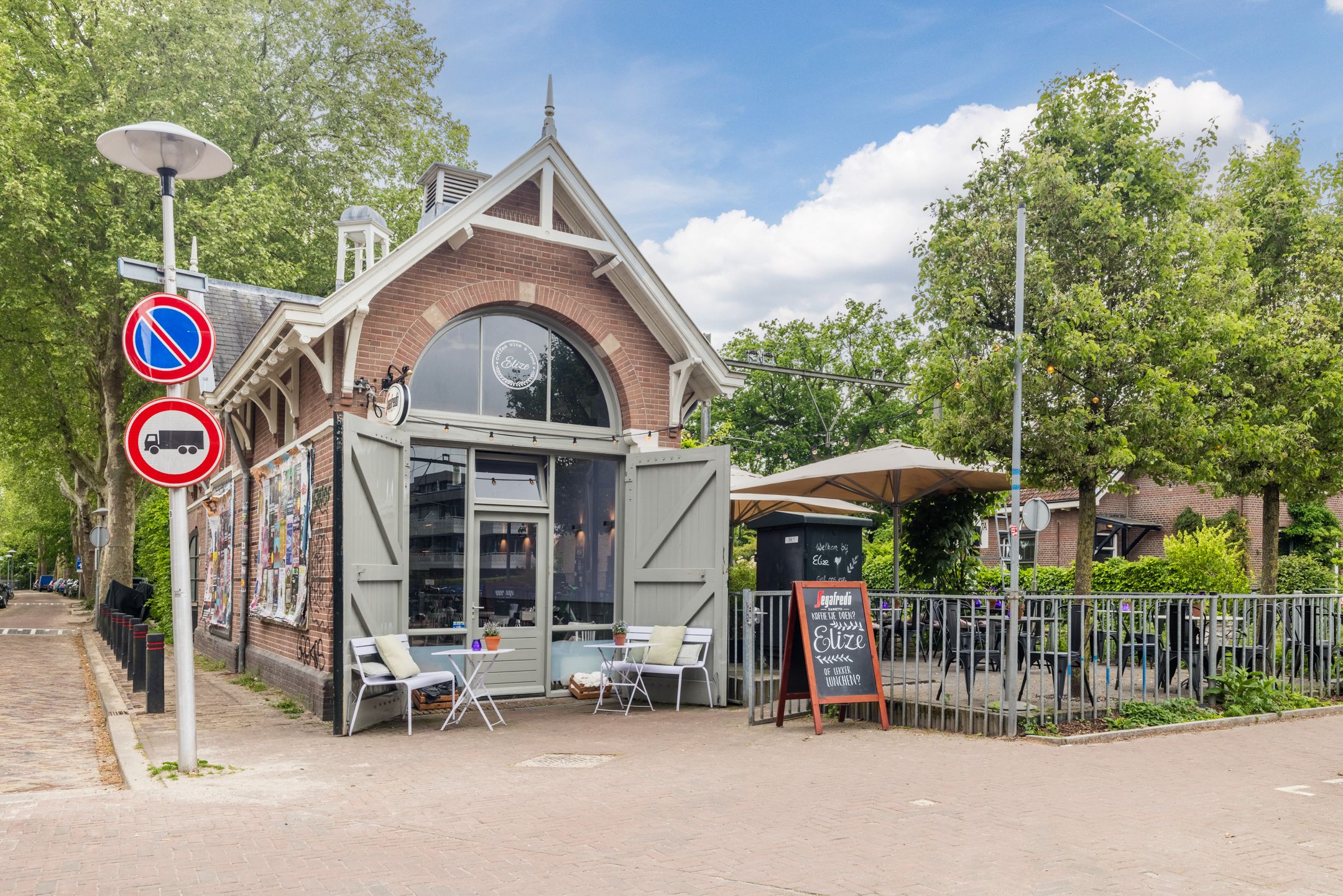 Modern Apartment on Utrecht's Iconic Maliebaan with Balcony View — 57