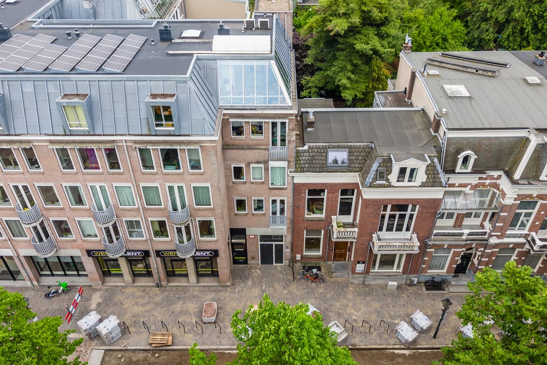 Modern Apartment on Utrecht's Iconic Maliebaan with Balcony View — 46