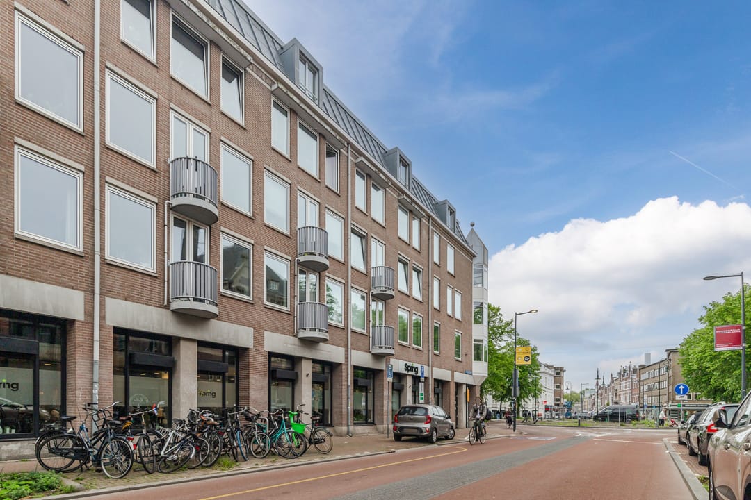 Modern Apartment on Utrecht's Iconic Maliebaan with Balcony View — 52