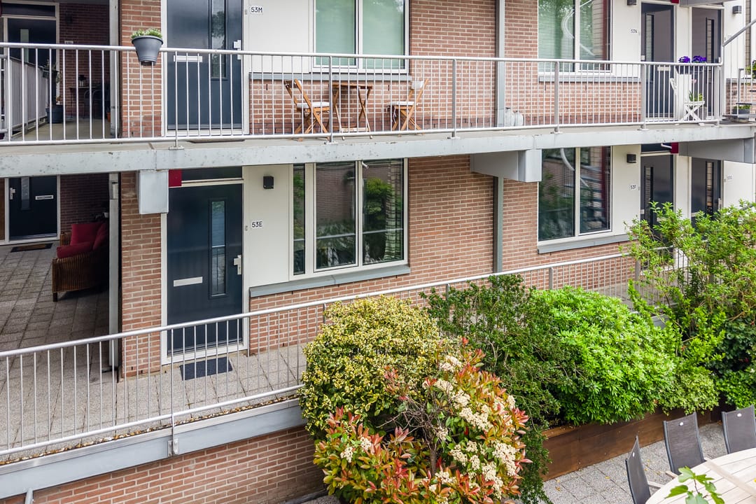 Modern Apartment on Utrecht's Iconic Maliebaan with Balcony View — 41