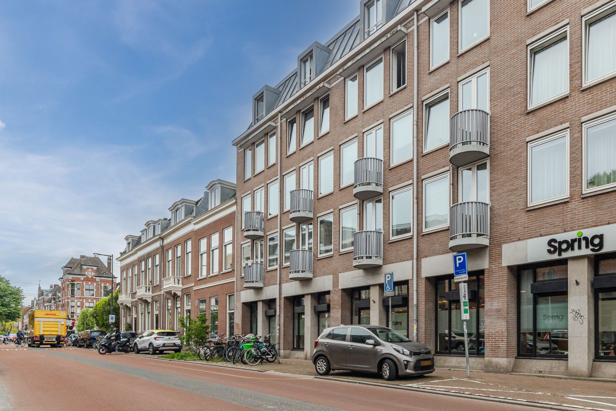 Modern Apartment on Utrecht's Iconic Maliebaan with Balcony View — 51