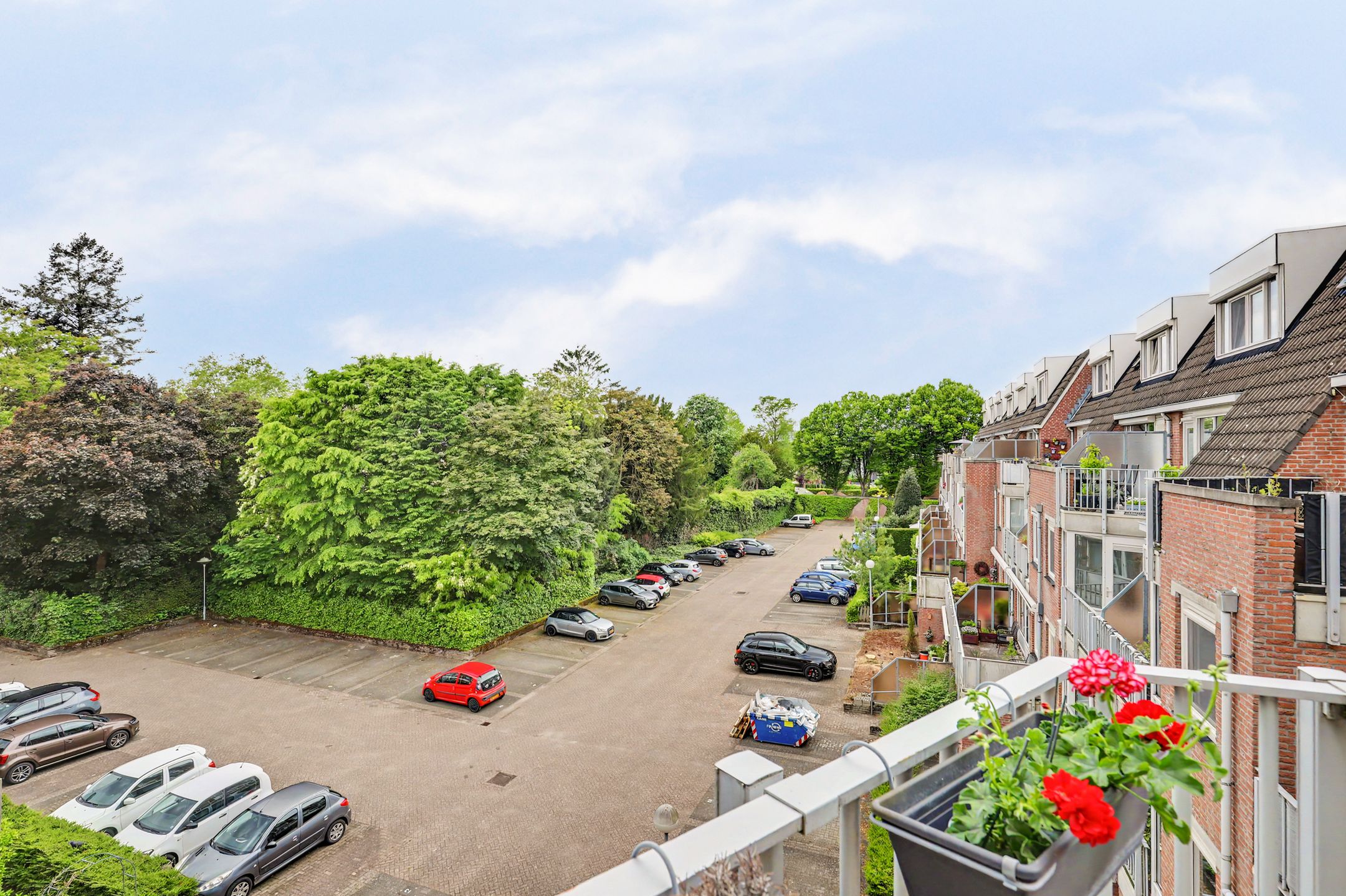 Spacious maisonnette near Venlo city center with three bedrooms and private parking — 18