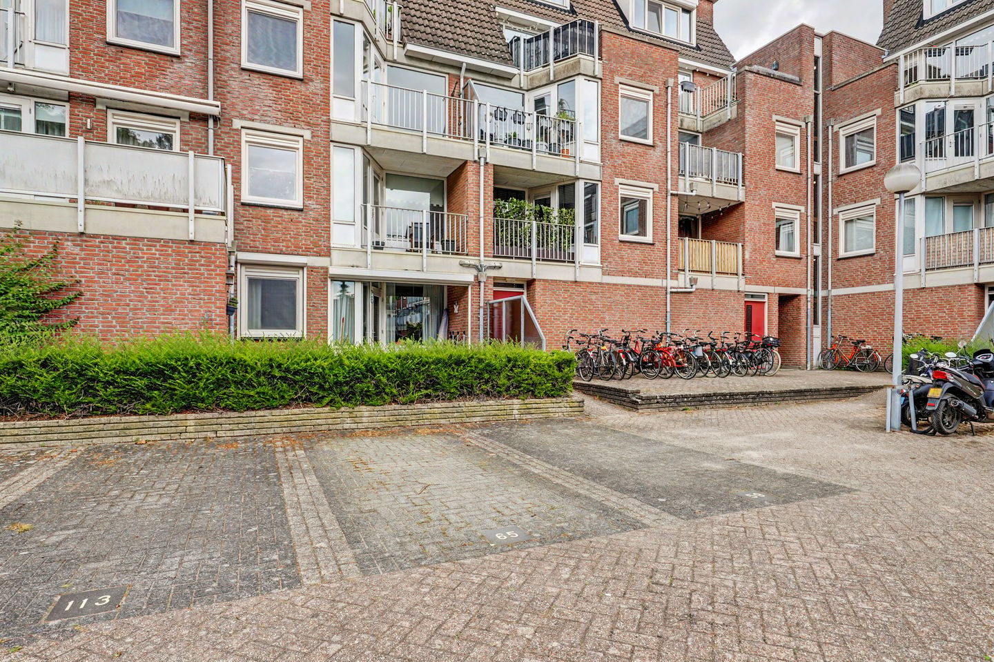 Spacious maisonnette near Venlo city center with three bedrooms and private parking — 19