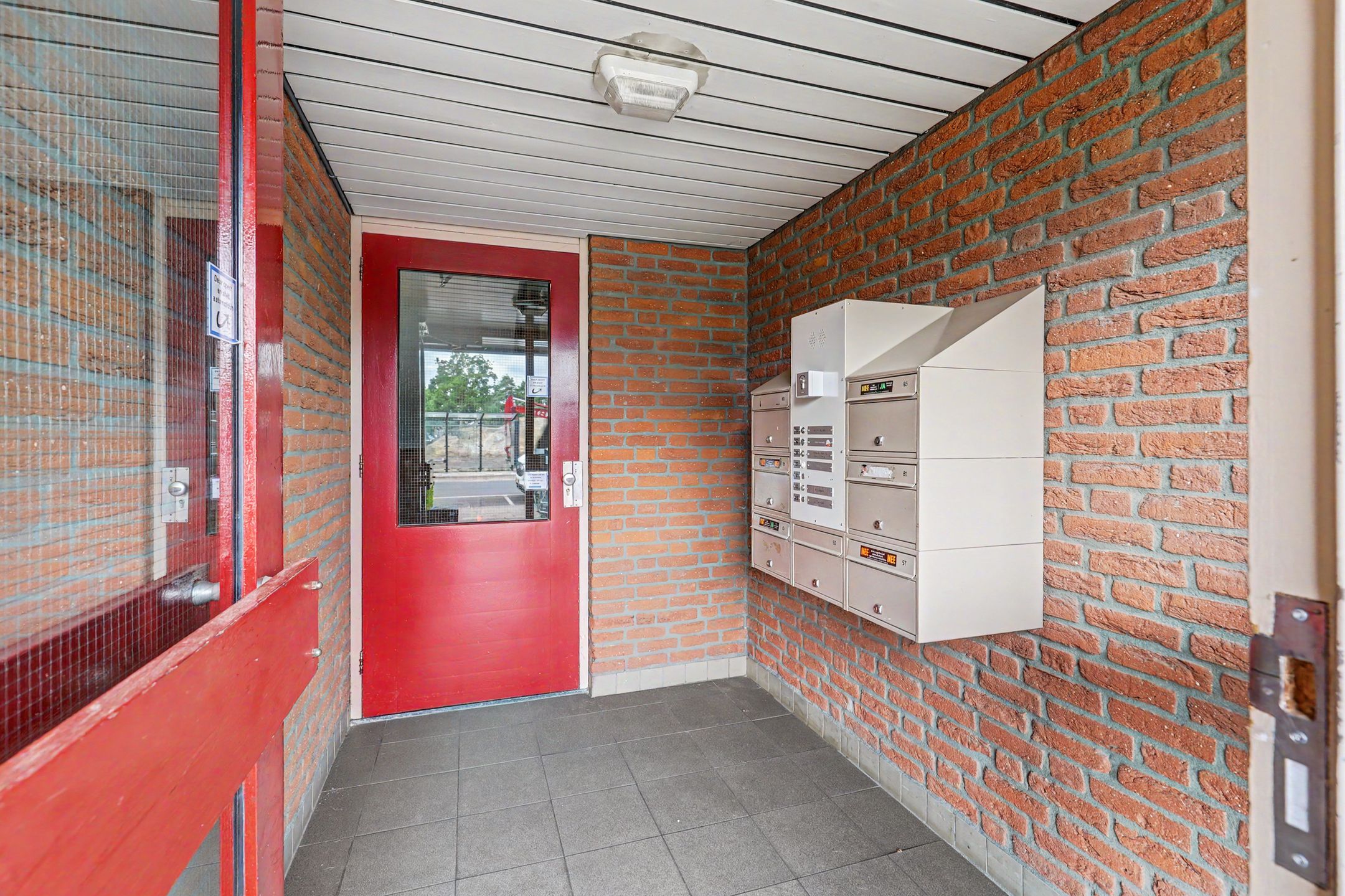Spacious maisonnette near Venlo city center with three bedrooms and private parking — 21