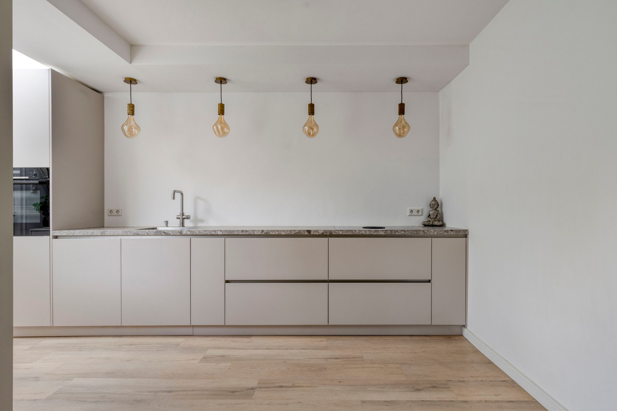Photo 15 of Leliestraat 79