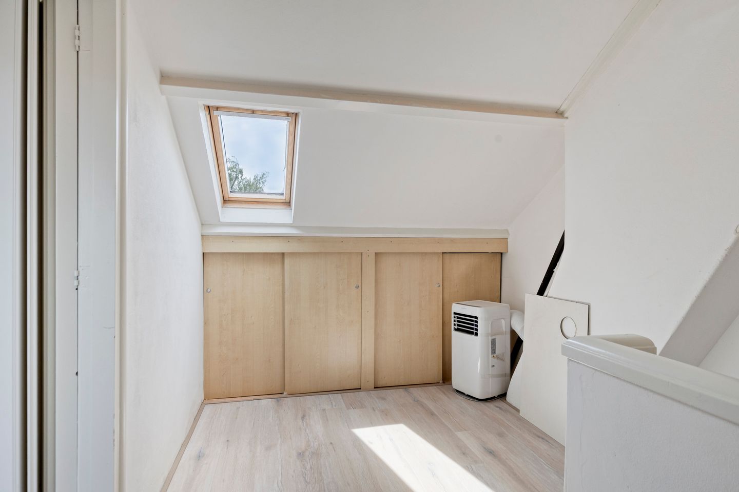 Photo 34 of Leliestraat 79