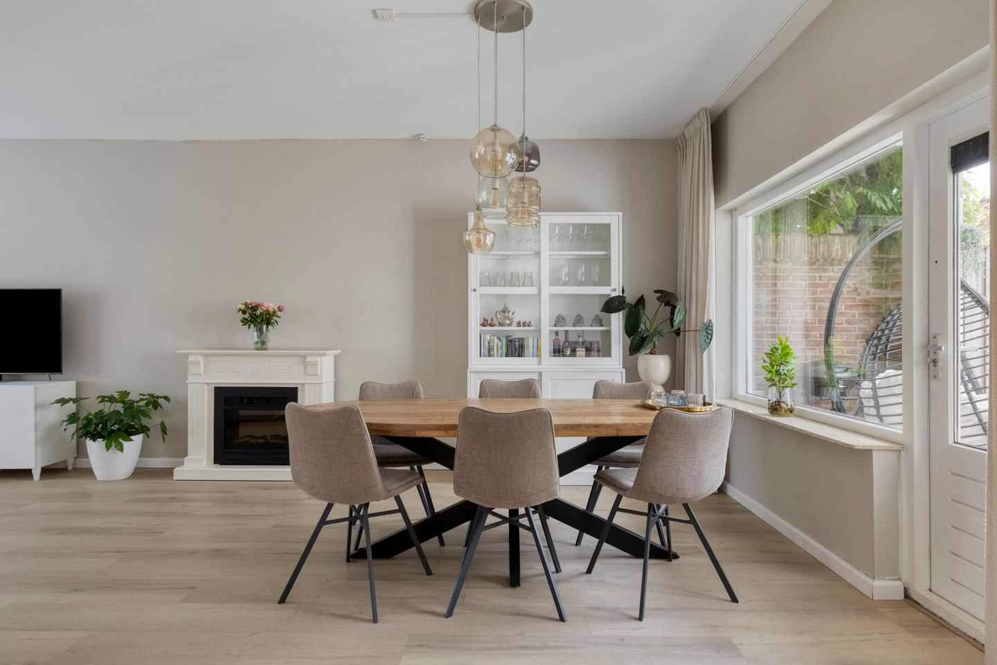 Photo 14 of Leliestraat 79