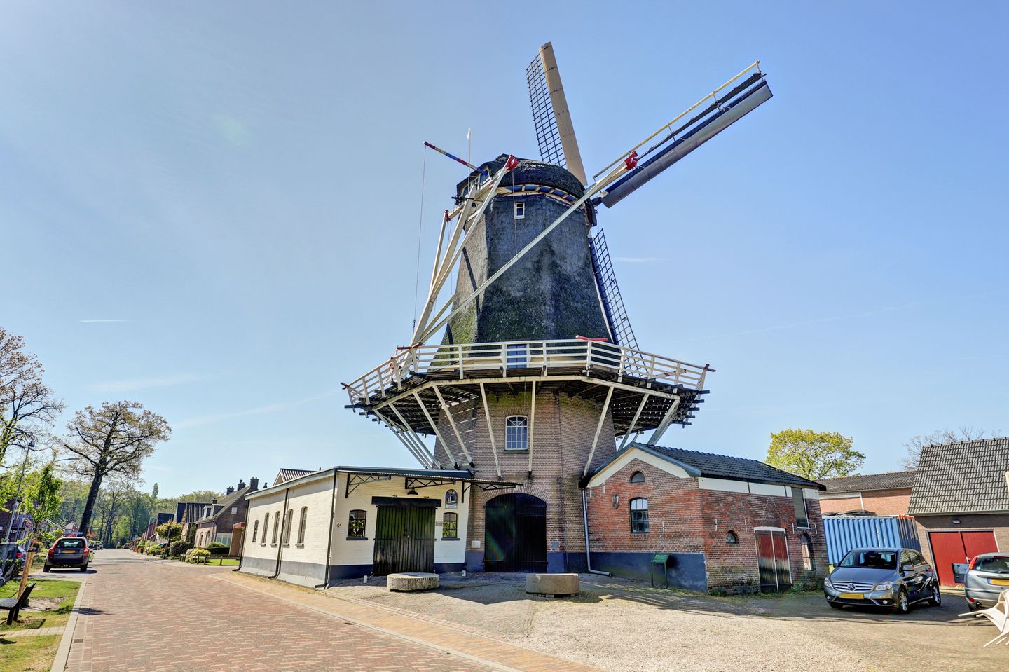 Photo 44 of Boterbloem 42