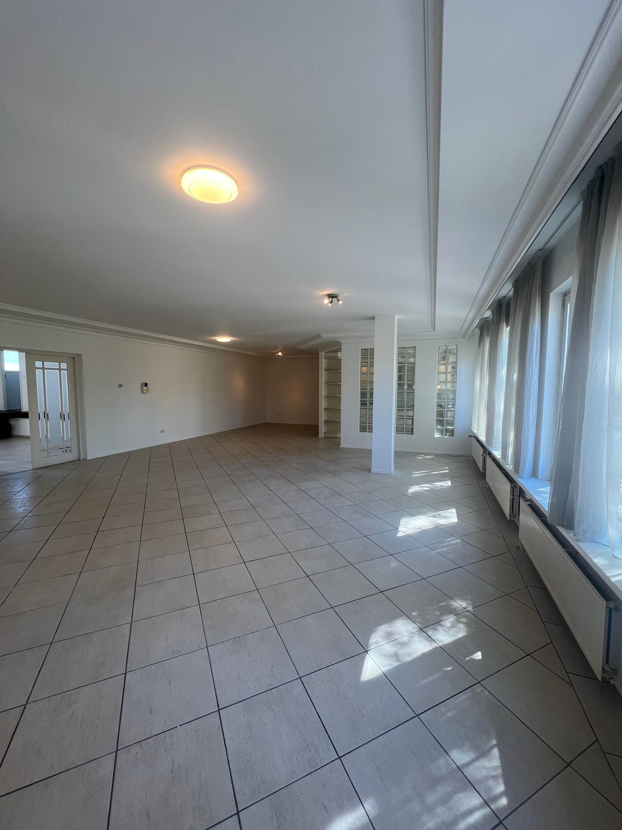 Photo 9 of Bisschop Bekkerslaan 8-A