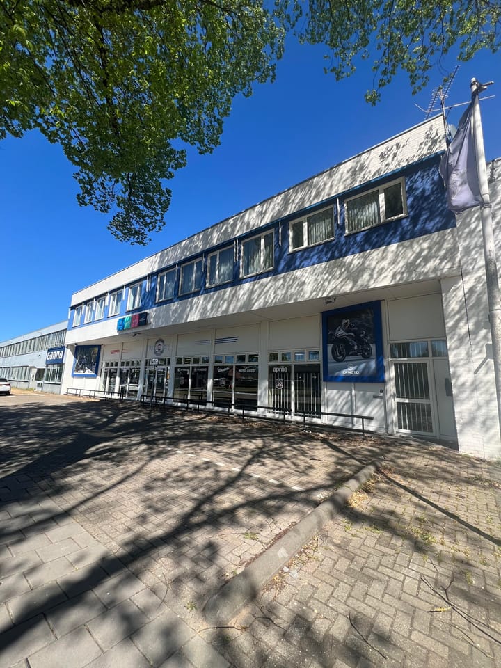 Photo 2 of Bisschop Bekkerslaan 8-A