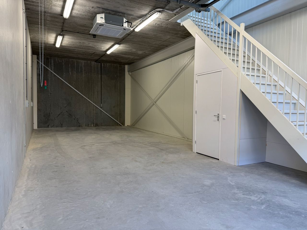 View photo 2 of Industrieweg 91-g