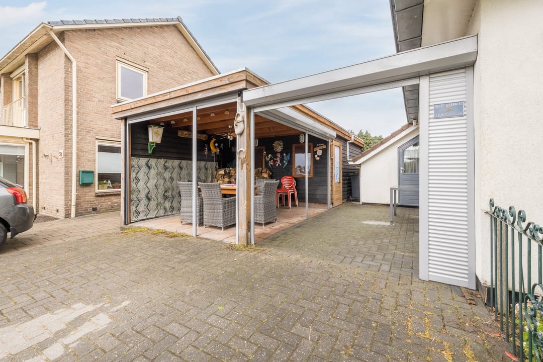 Photo 2 of Prins Bernhardstraat 1