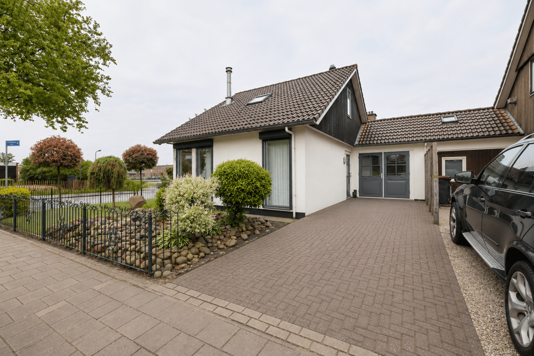 Photo 38 of Prins Bernhardstraat 1