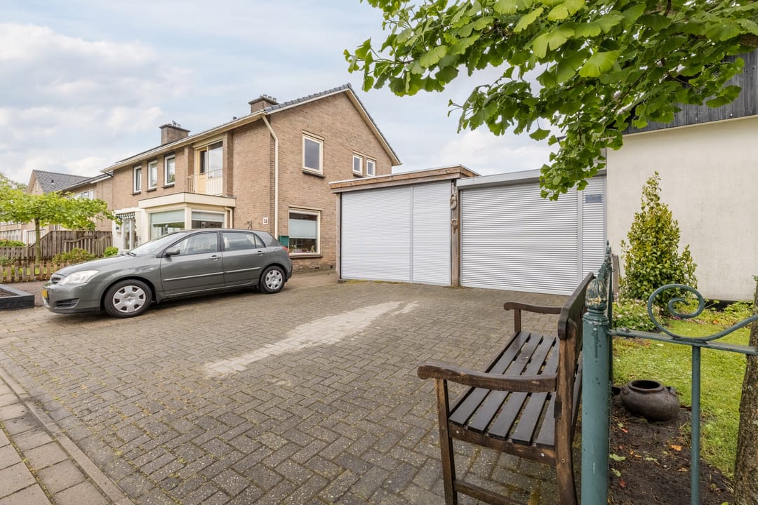 Photo 37 of Prins Bernhardstraat 1