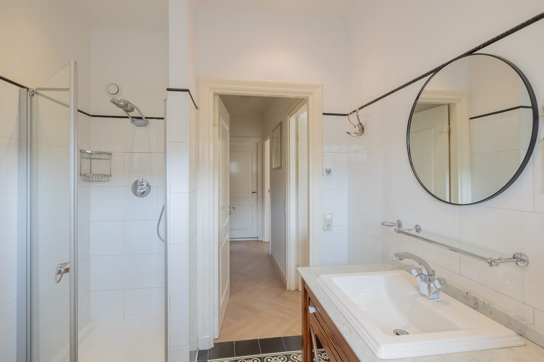 Photo 38 of Brederodestraat 9