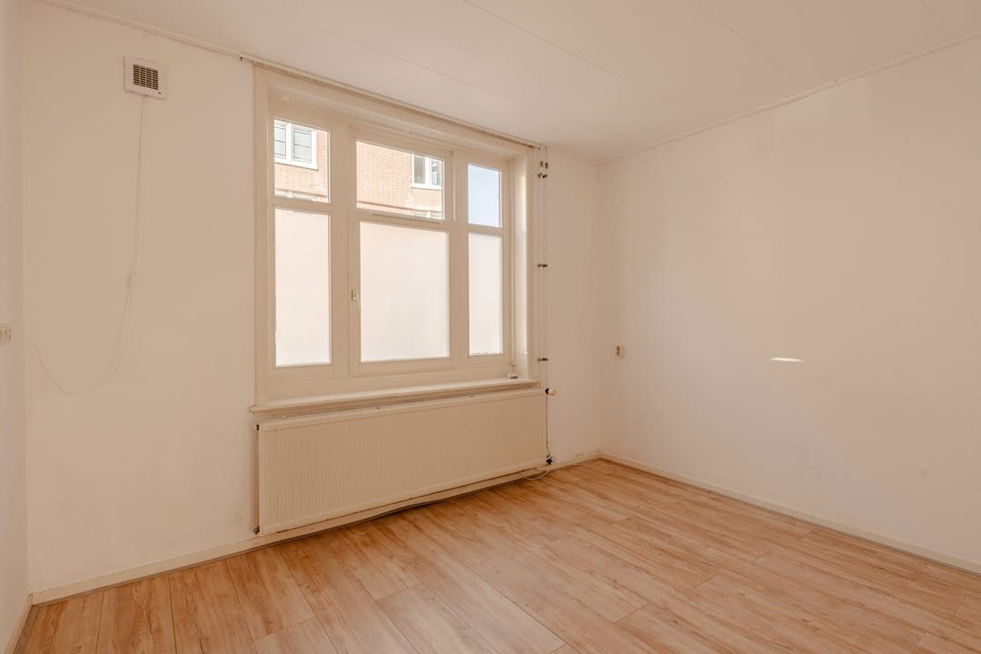 Photo 16 of Uithoornstraat 3-H