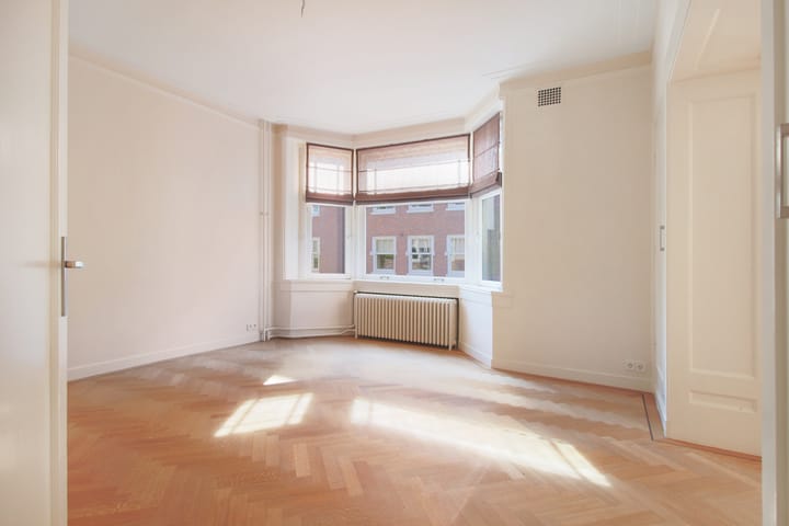 Photo 2 of Holbeinstraat 57-1