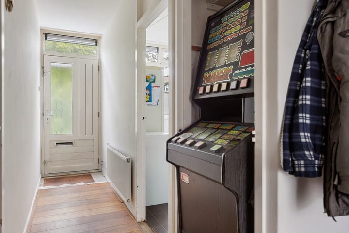 Tussenwoning te koop: de Hooidollen 137, Leeuwarden