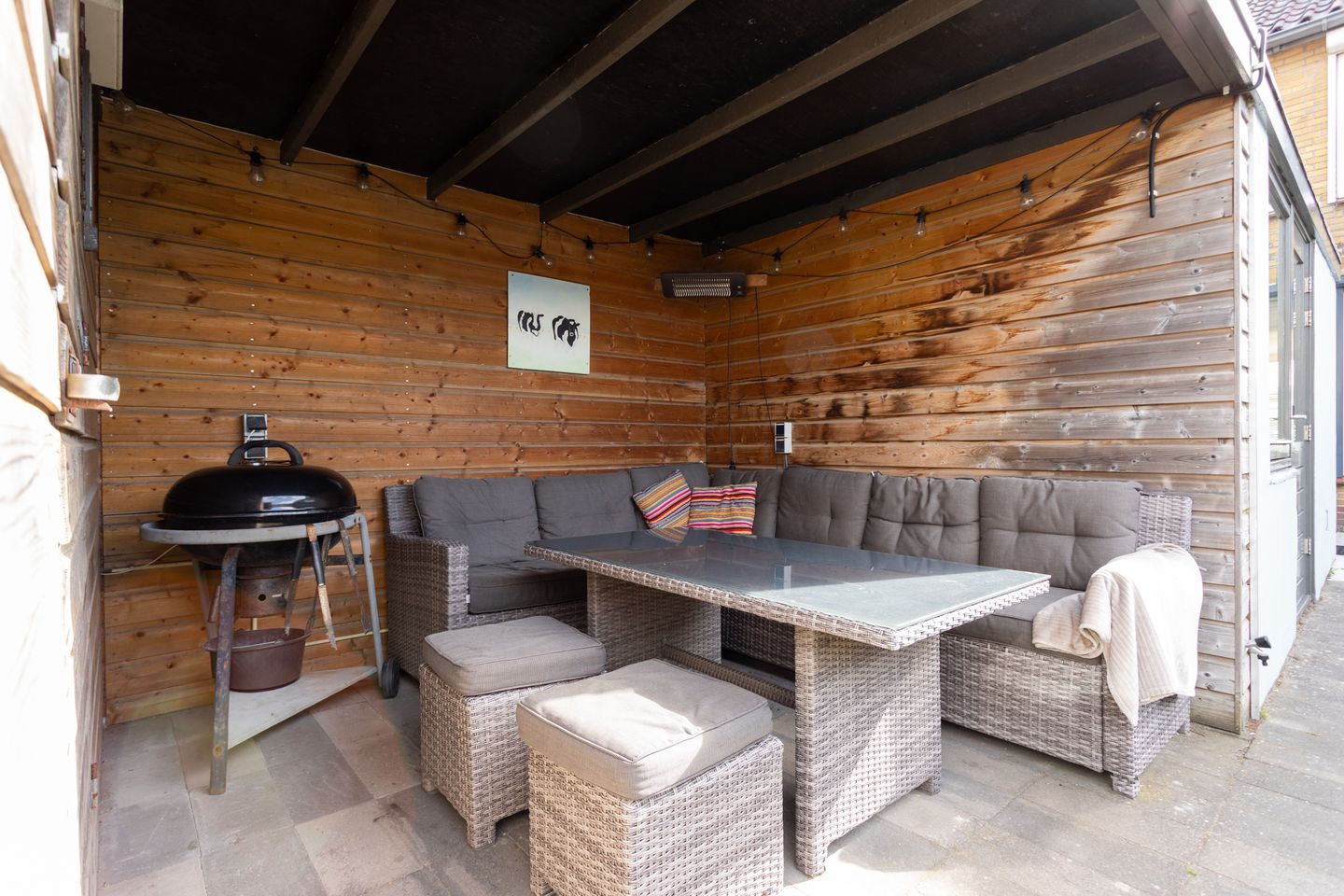Spacious terraced house with sunny west-facing garden and four bedrooms near the coast — 40
