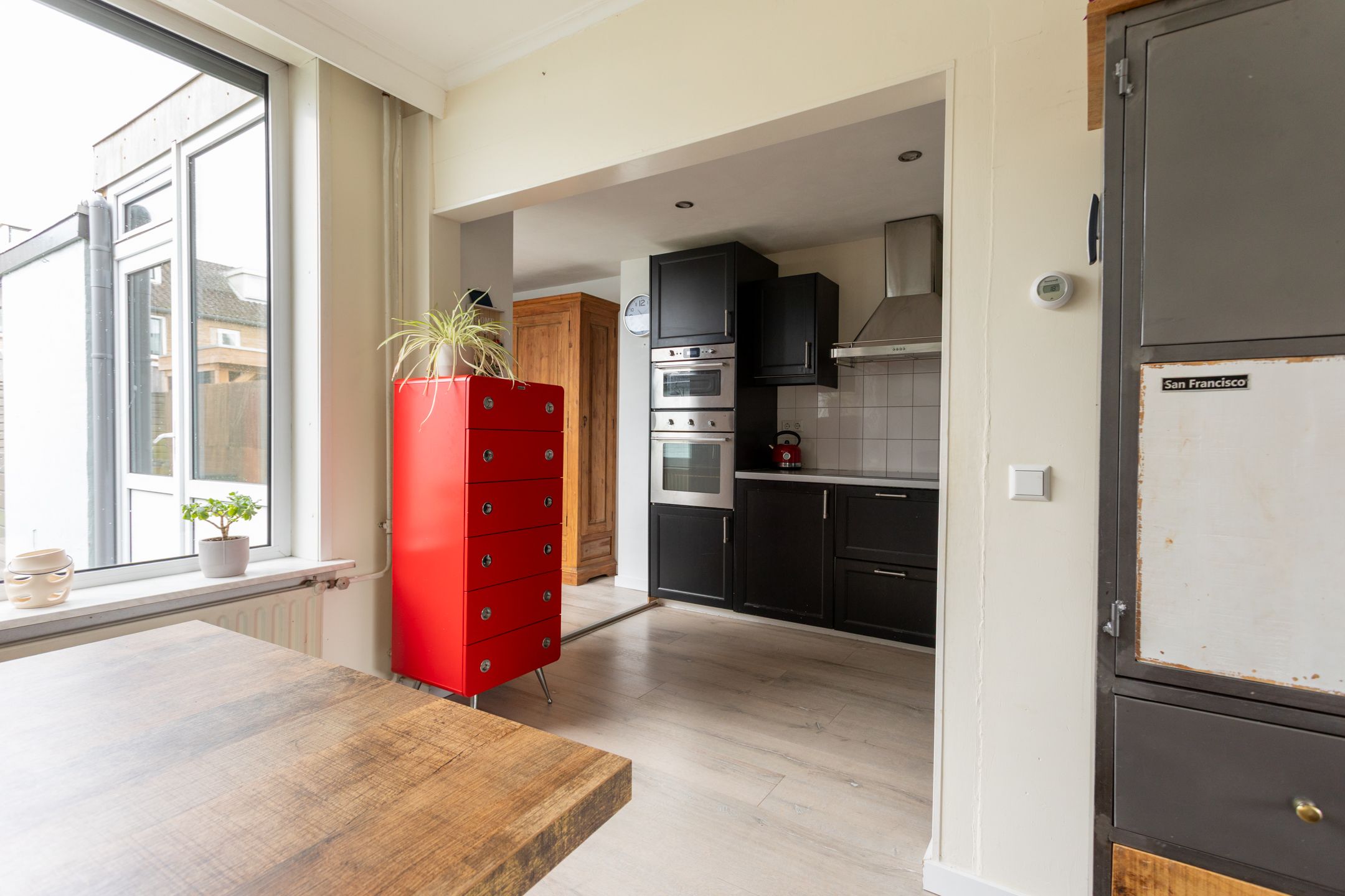 Spacious terraced house with sunny west-facing garden and four bedrooms near the coast — 9