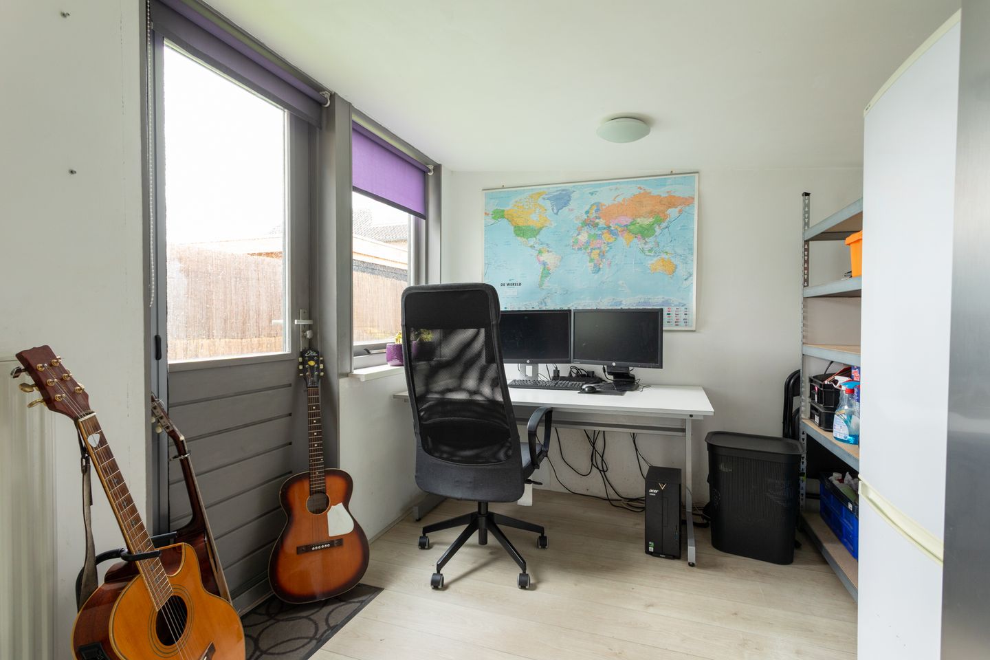 Spacious terraced house with sunny west-facing garden and four bedrooms near the coast — 19