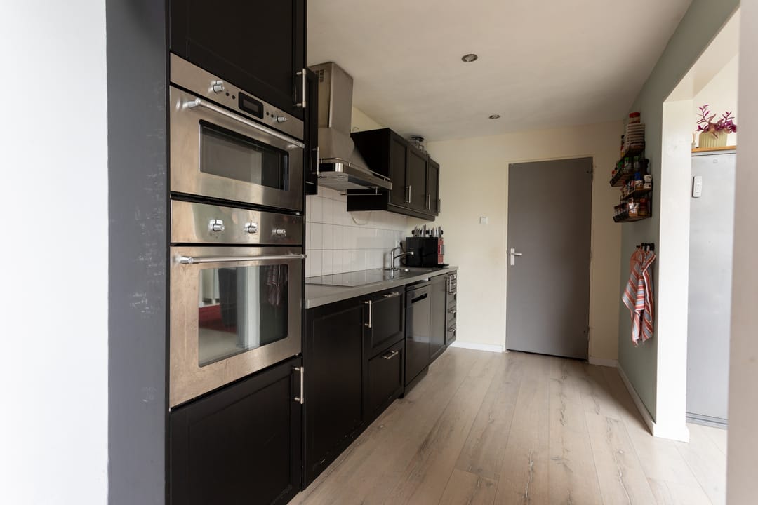 Spacious terraced house with sunny west-facing garden and four bedrooms near the coast — 13