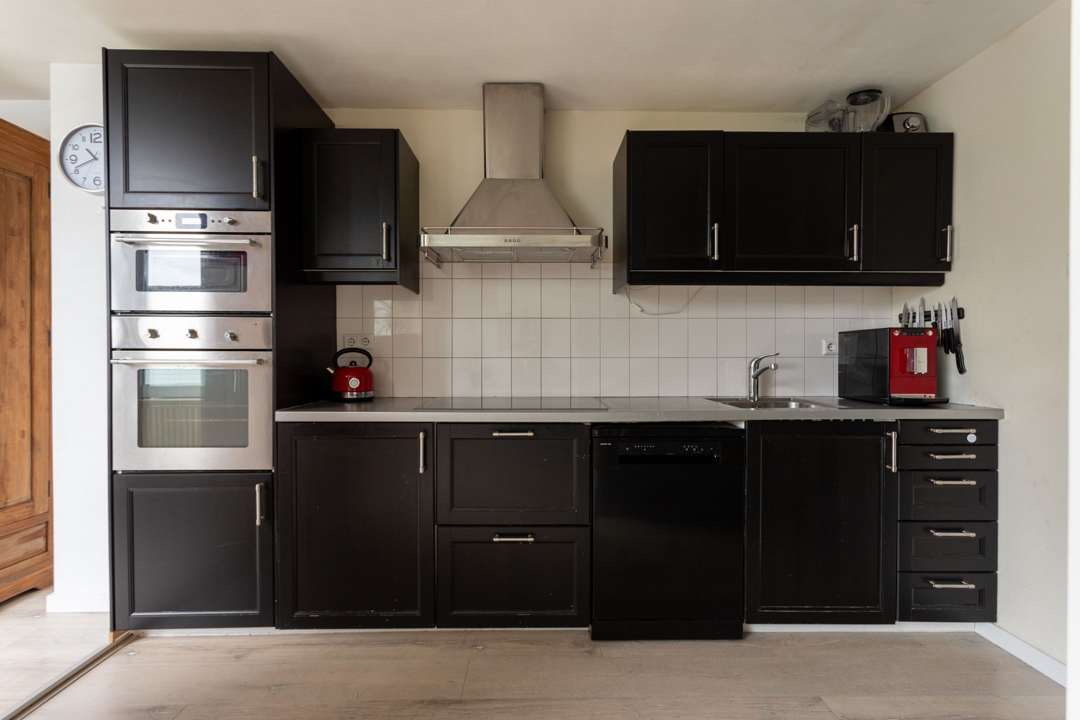 Spacious terraced house with sunny west-facing garden and four bedrooms near the coast — 12