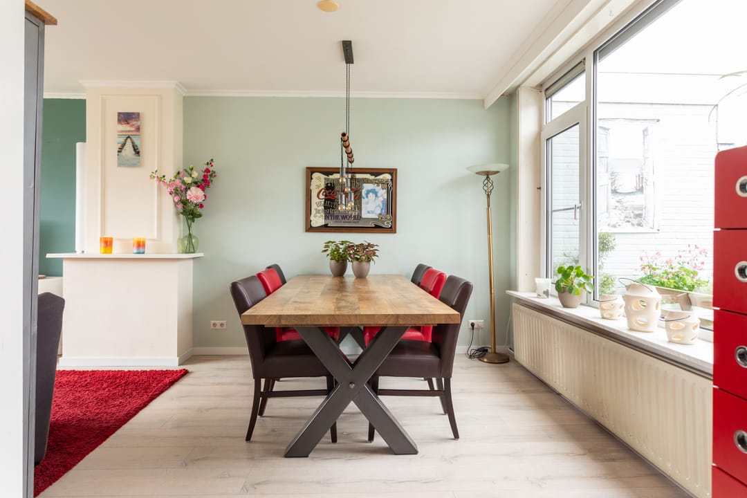 Spacious terraced house with sunny west-facing garden and four bedrooms near the coast — 7