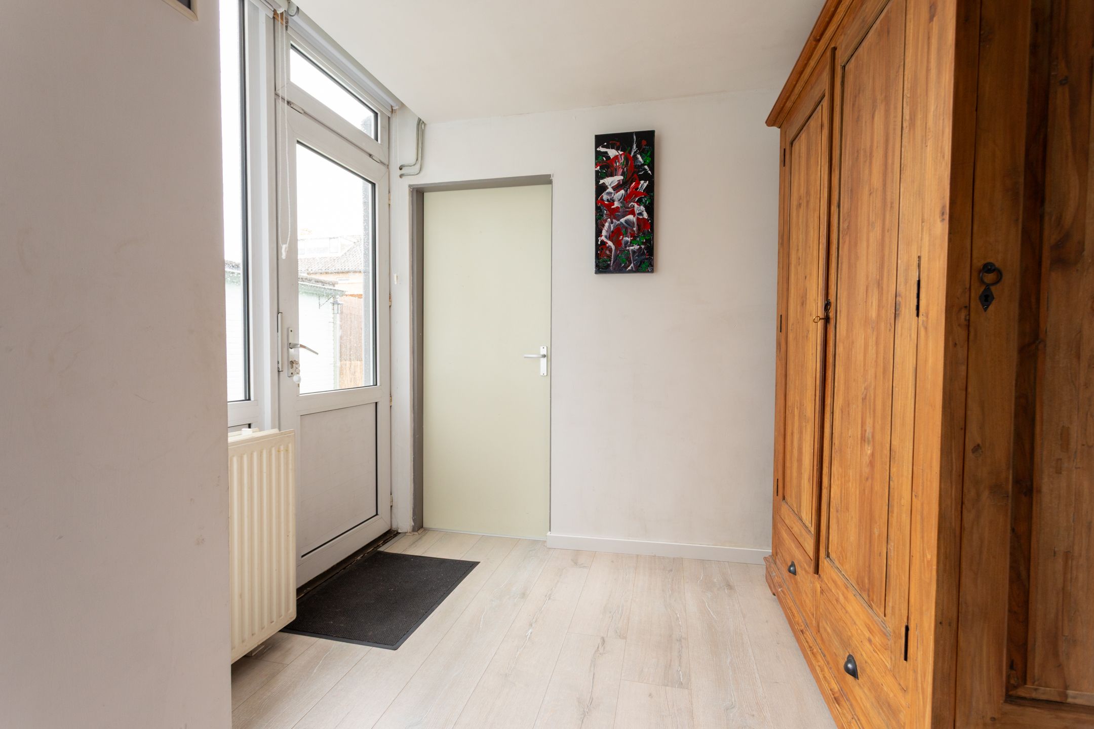 Spacious terraced house with sunny west-facing garden and four bedrooms near the coast — 18