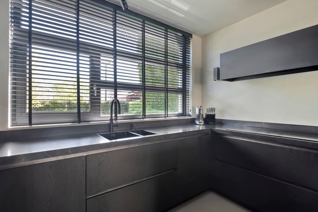Instapklare vrijstaande bungalow met luxe afwerking en volledig gelijkvloers wooncomfort — 16