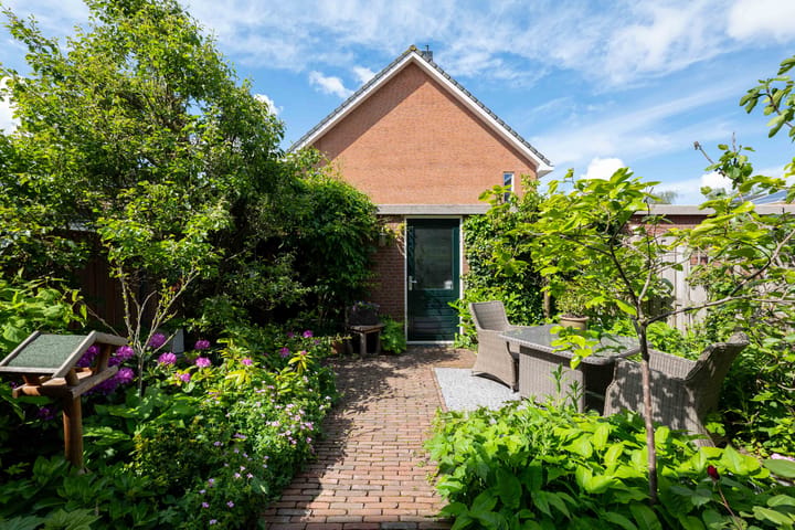 Tussenwoning te koop: Henri Dunantlaan 8, Hellevoetsluis