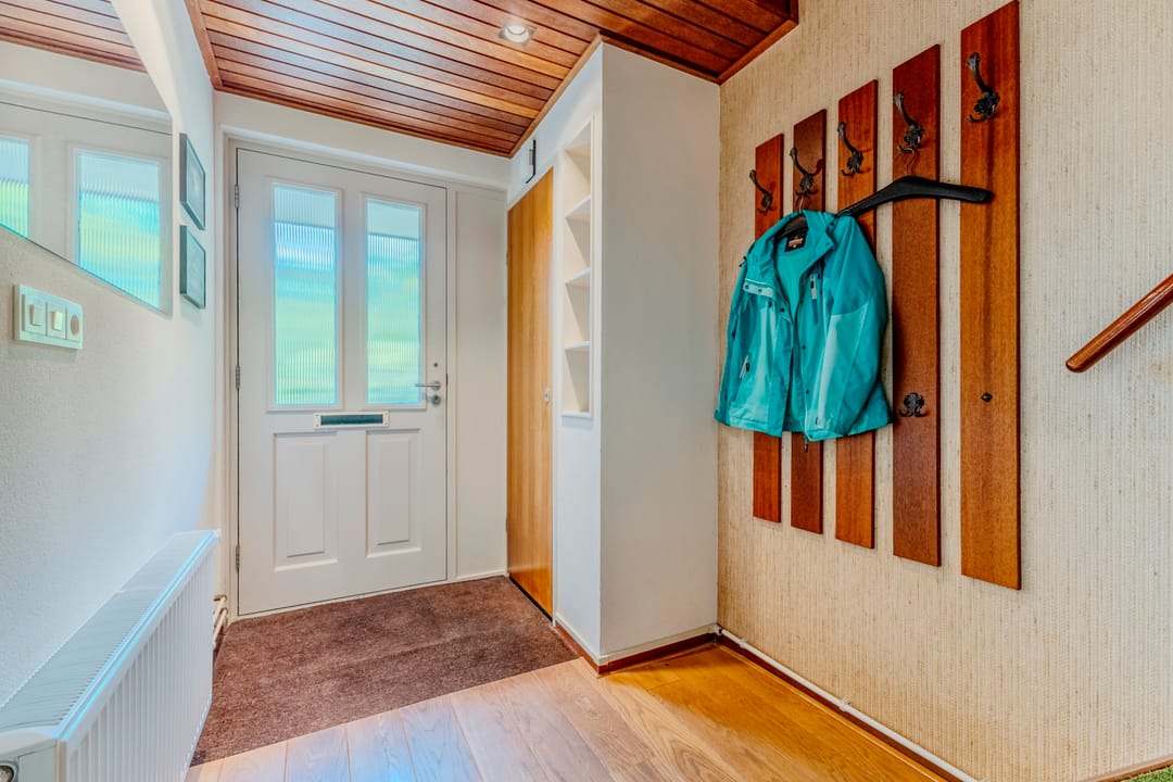 Light-filled family home in beloved Heiloo neighborhood with garden and modern amenities — 11