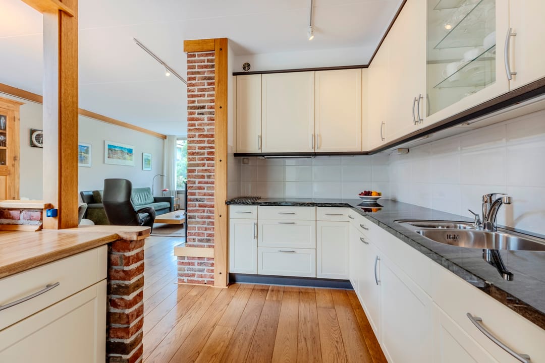 Light-filled family home in beloved Heiloo neighborhood with garden and modern amenities — 8