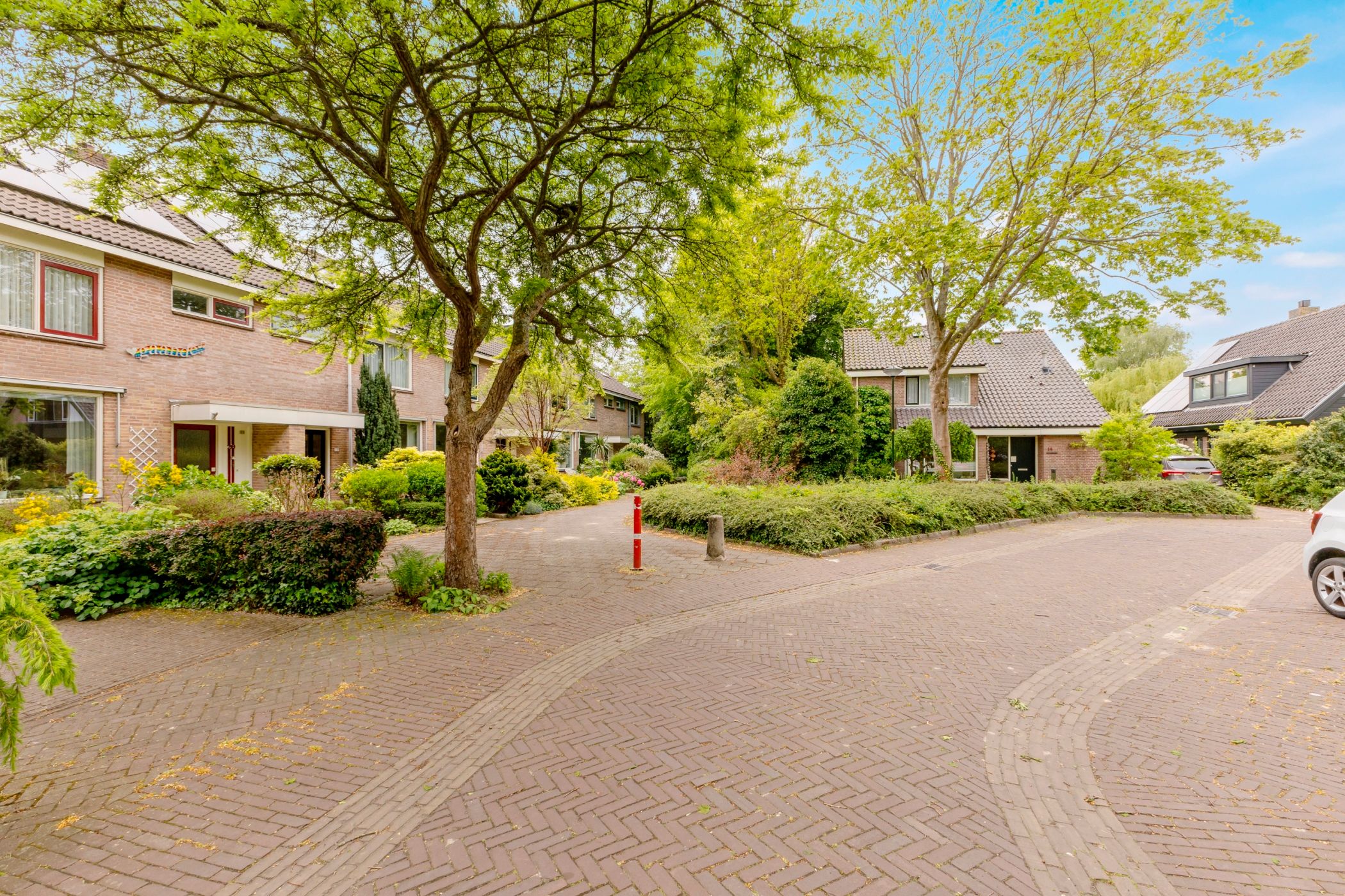 Light-filled family home in beloved Heiloo neighborhood with garden and modern amenities — 33