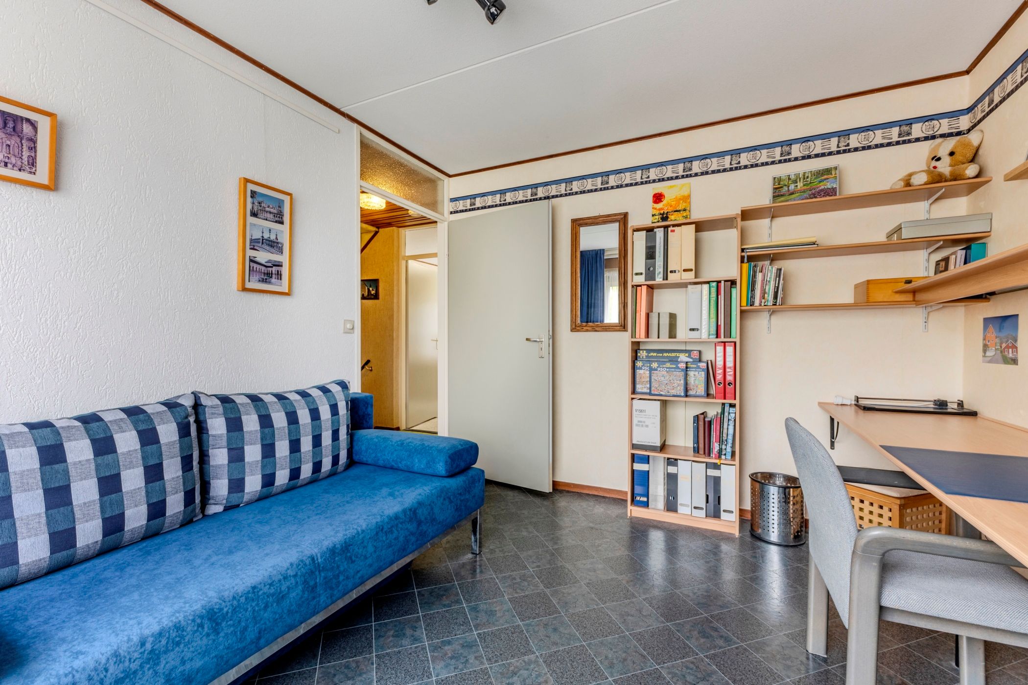 Light-filled family home in beloved Heiloo neighborhood with garden and modern amenities — 18