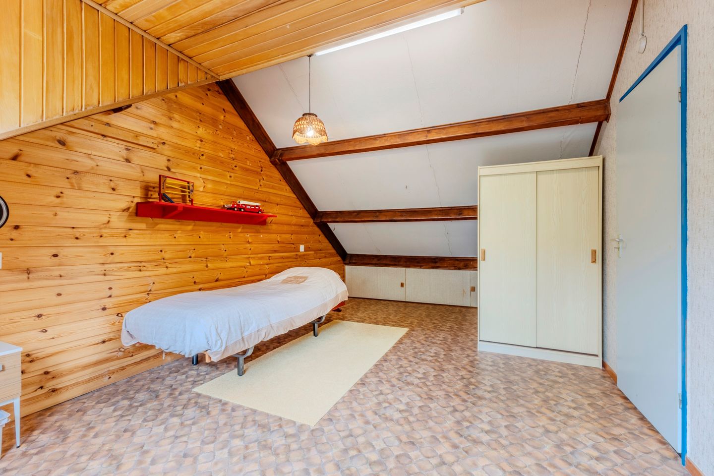 Light-filled family home in beloved Heiloo neighborhood with garden and modern amenities — 25